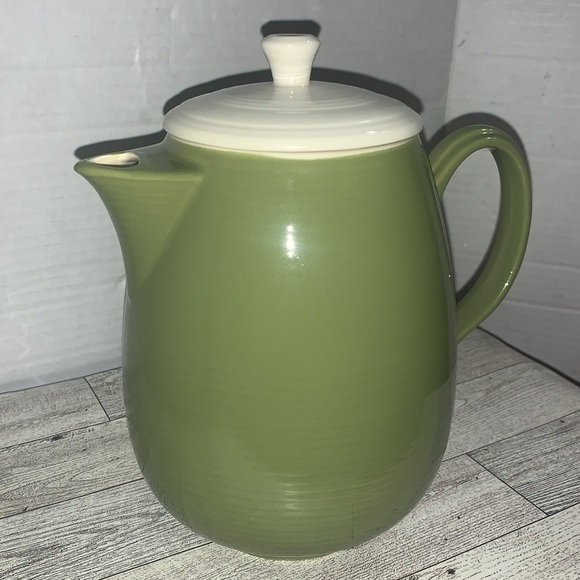Retro Modern Coffee / Tea pot Olive / Avocado Green w/ white lid - Picture 2 of 9